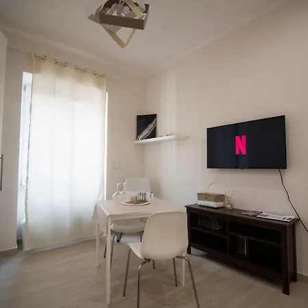 Apartment Private For Couple Into Centre Near Amalfi Coast & Salerno's Attactions *